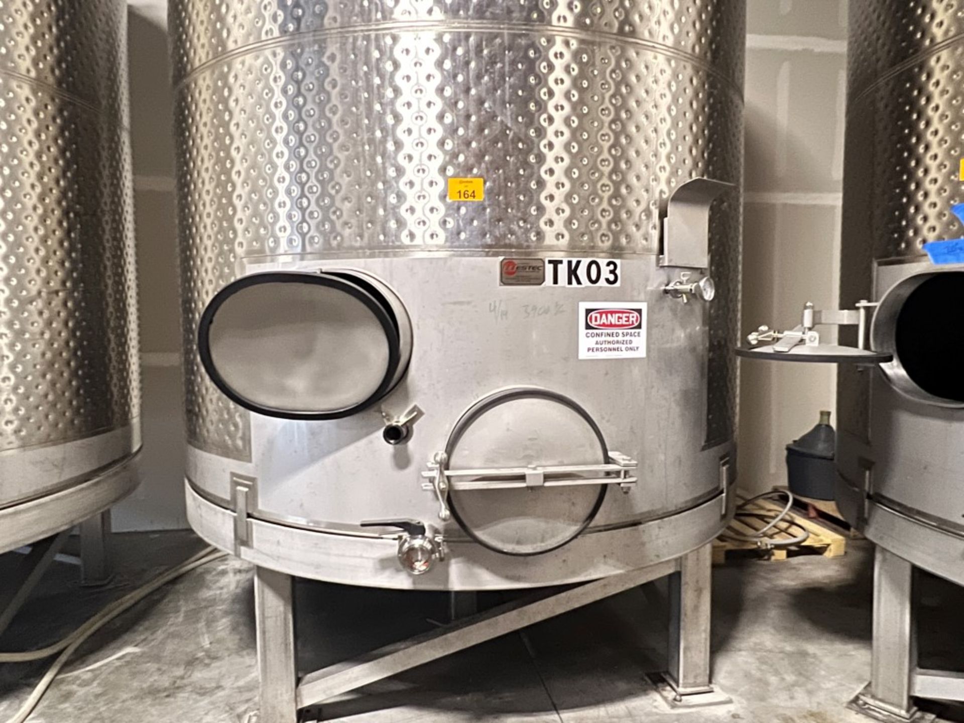 4000 gal Stainless Wine Fermenting Tank - Image 2 of 7