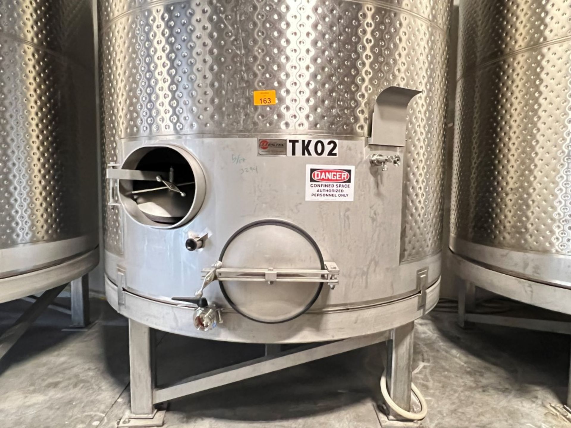 4000 gal Stainless Wine Fermenting Tank - Image 8 of 13