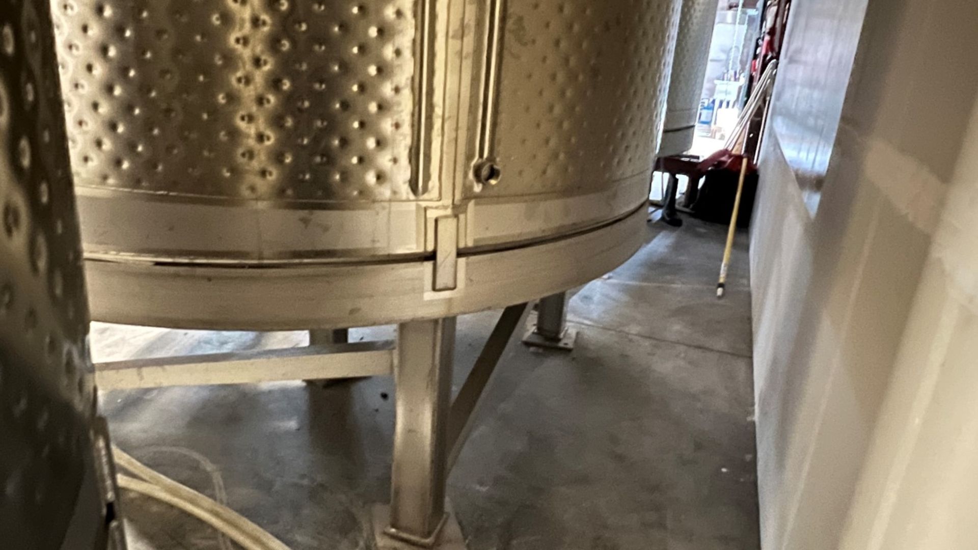 4000 gal Stainless Wine Fermenting Tank - Image 6 of 13