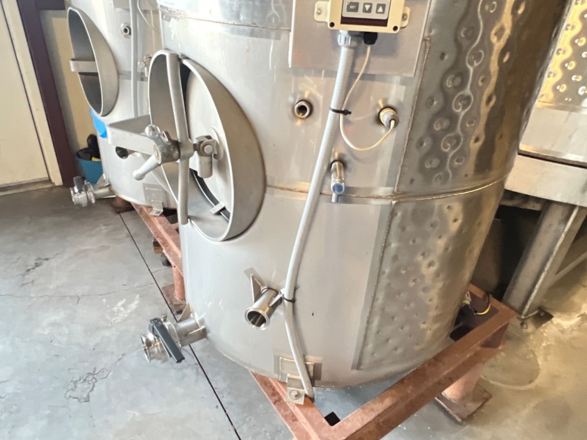 375 gal Stainless Wine Fermenting Tank - Image 4 of 8