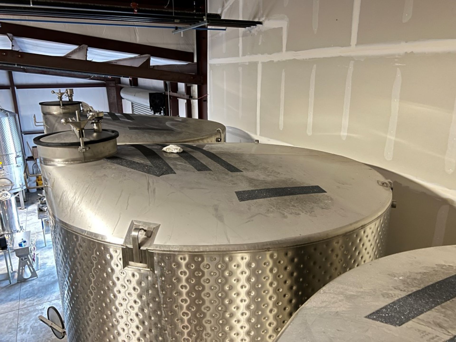 4000 gal Stainless Wine Fermenting Tank - Image 12 of 13