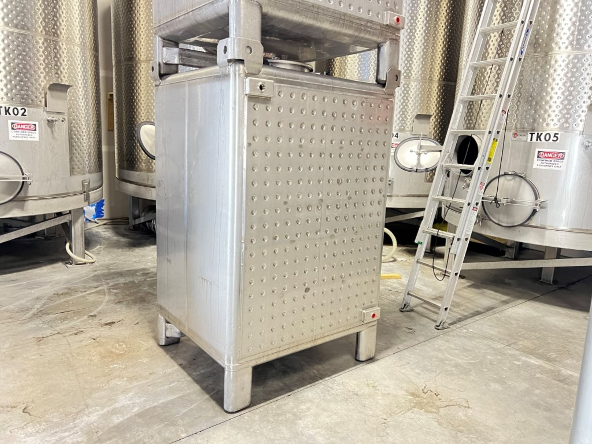 550 gal Stainless Wine Storage Tank - Image 2 of 6