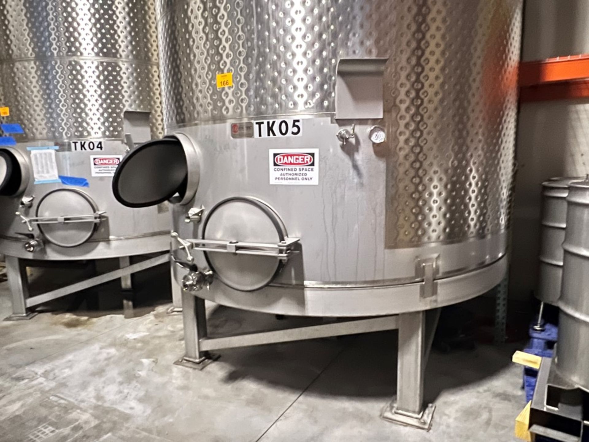 4000 gal Stainless Wine Fermenting Tank - Image 3 of 5