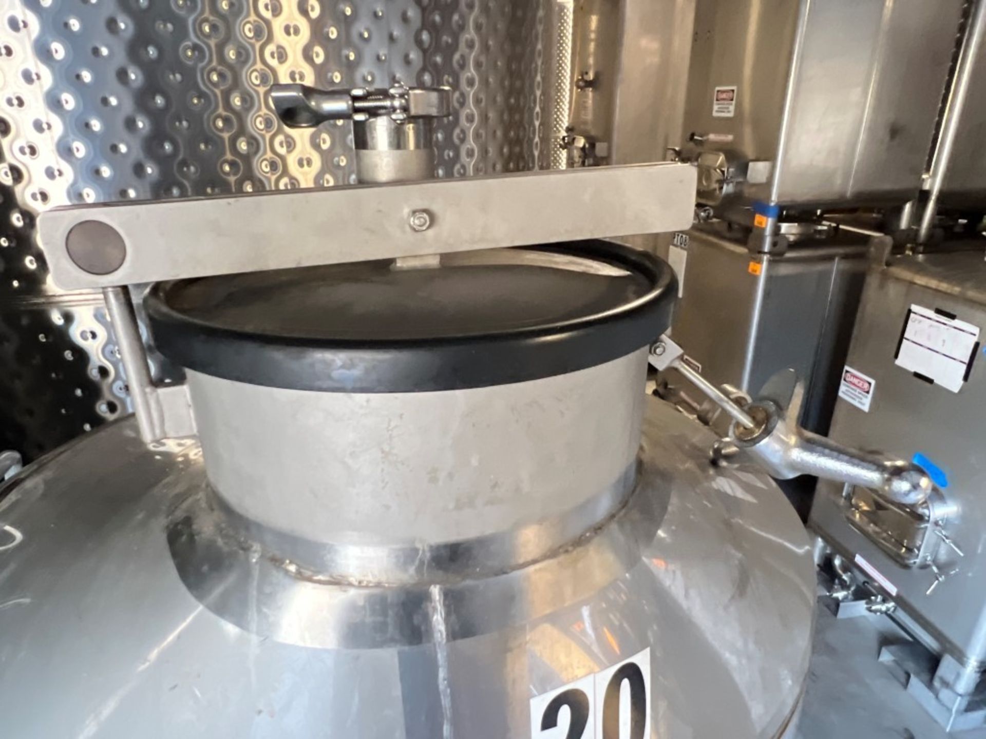 375 gal Stainless Wine Fermenting Tank - Image 7 of 8