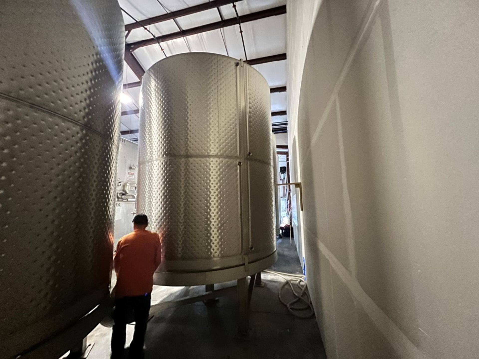 4000 gal Stainless Wine Fermenting Tank - Image 5 of 7