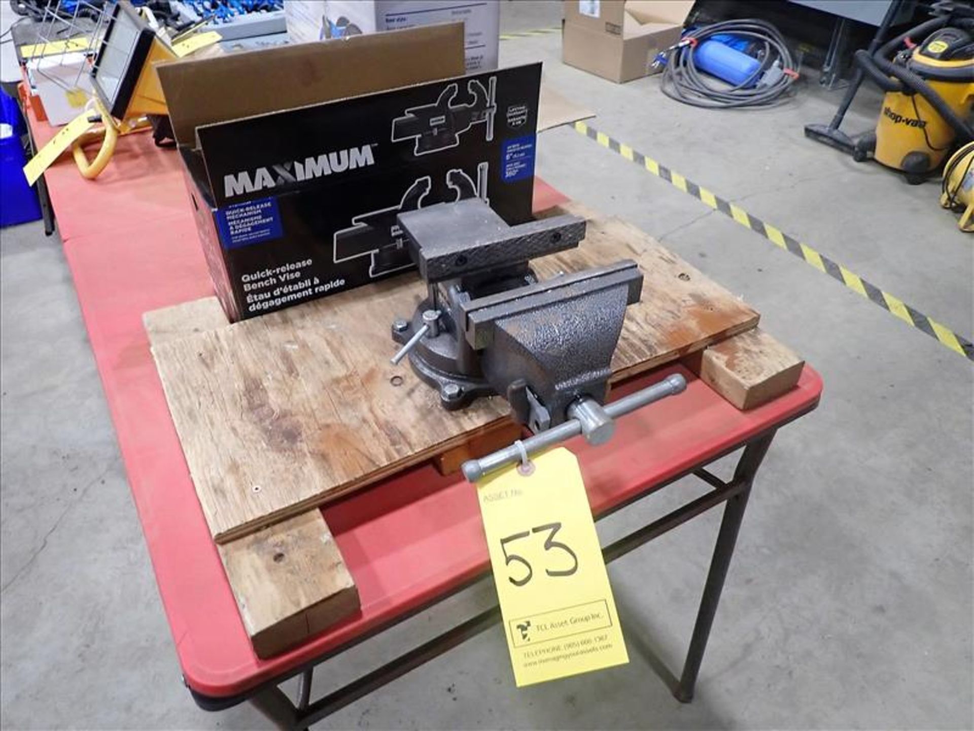 Maximum 6 in. bench vice w/ quick release