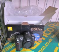 Nikon D50 SLR Camera + AF-S DX Zoom-Nikkor 18-55mm Lens