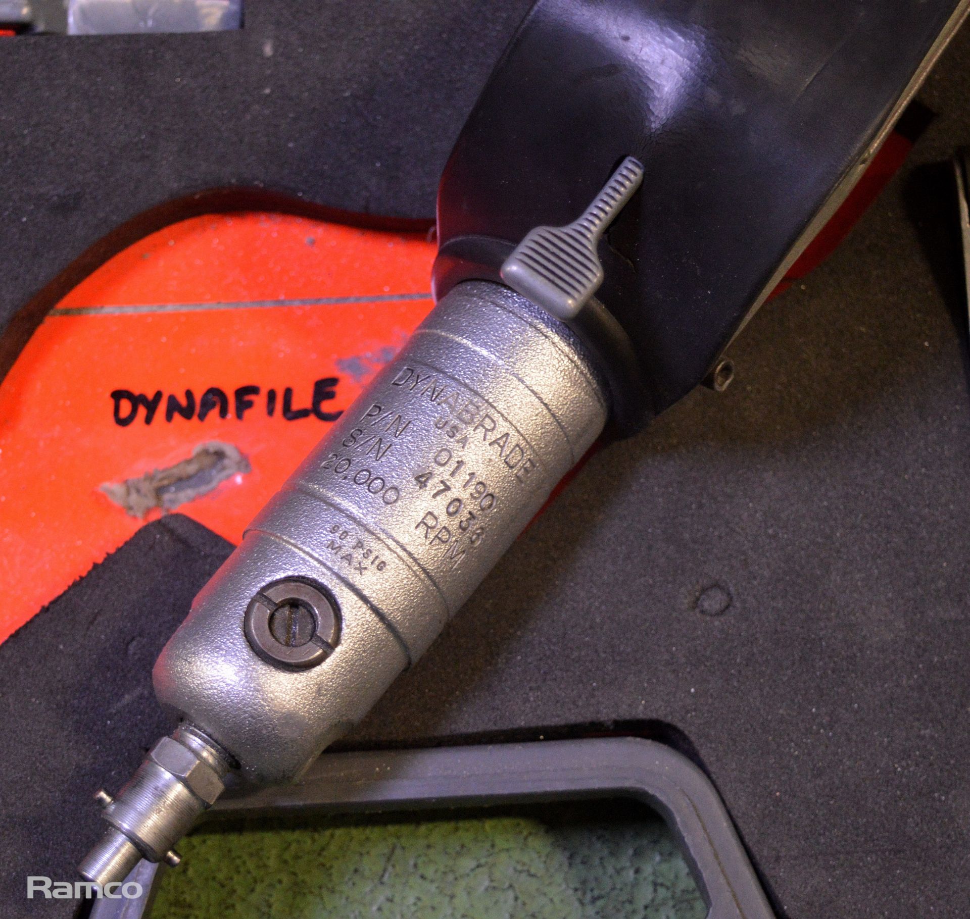 Dynafile 14000 Pneumatic Dynafile Abrasive Belt Tool In Case - Image 3 of 4