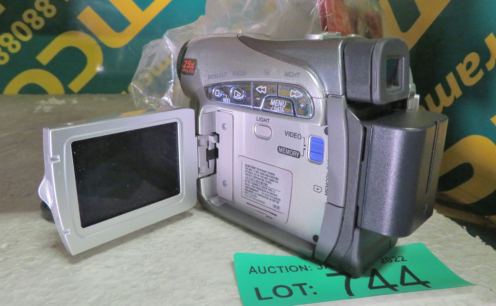 JVC GR D290U Mini DV Digital Video Camcorder & Accessories - Image 3 of 7