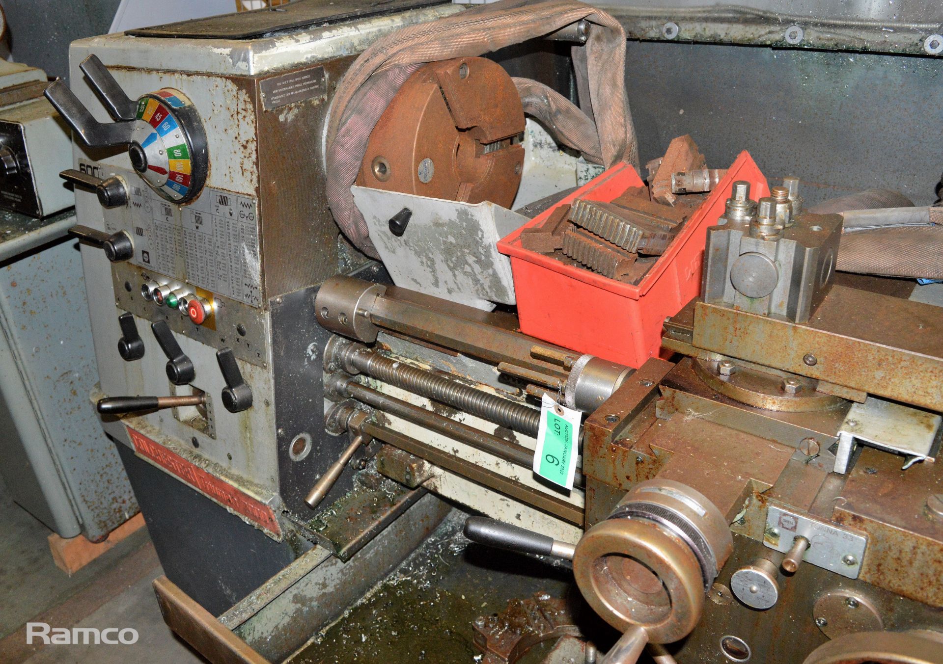 Colchester Triumph 2000 Lathe - 3 Jaw Chuck with teeth, Tail stock, Tool post holder - Image 3 of 11