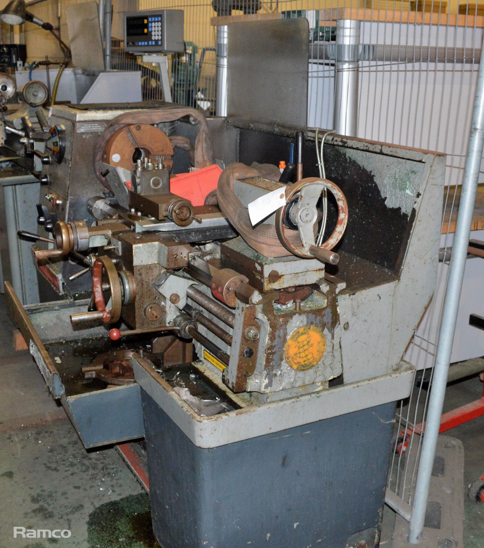 Colchester Triumph 2000 Lathe - 3 Jaw Chuck with teeth, Tail stock, Tool post holder - Image 9 of 11