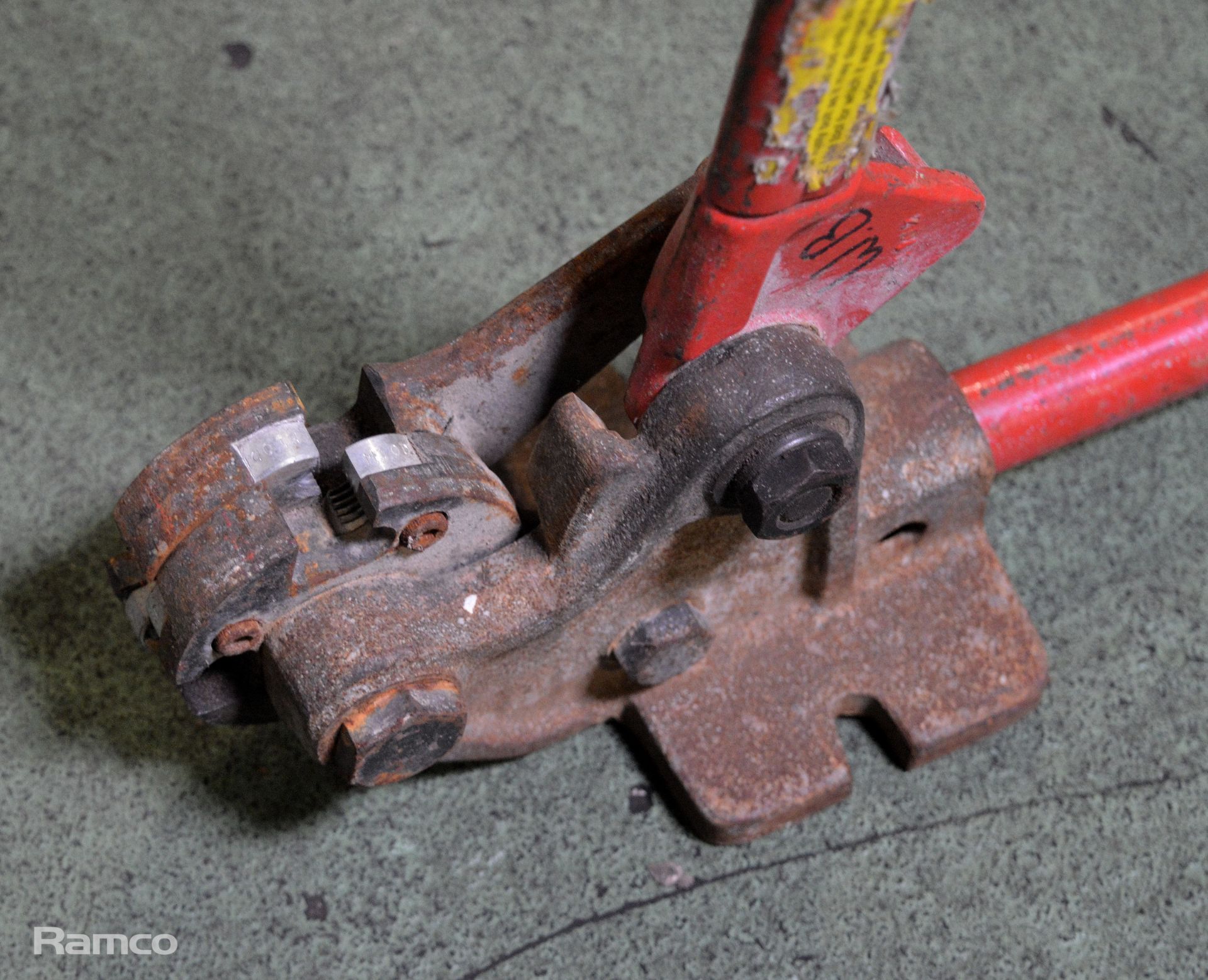 Manual pipe cutting tool - Image 2 of 4