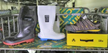 Dunlop Acifort wellies - size UK9, Portwest wellies - size UK8 & Amblers safety shoes - si