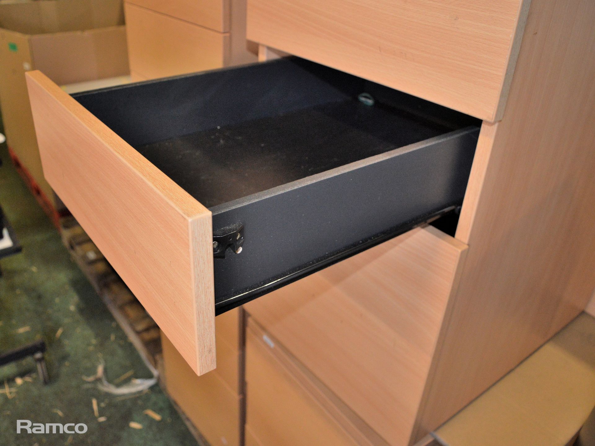 8x Mobile Pedestals 2 & 3 Drawer Units - no keys - Image 3 of 5