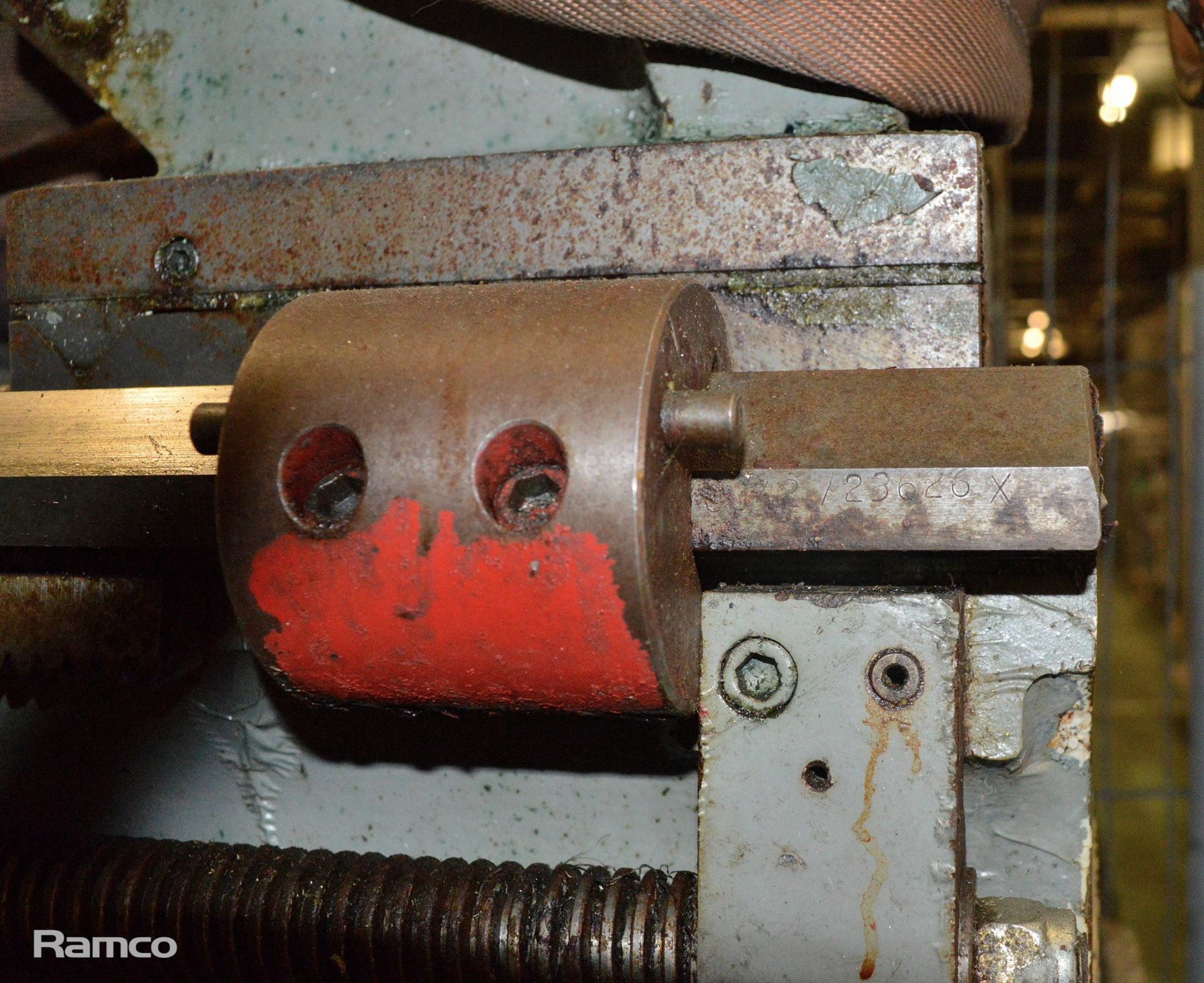 Colchester Triumph 2000 Lathe - 3 Jaw Chuck with teeth, Tail stock, Tool post holder - Image 8 of 11