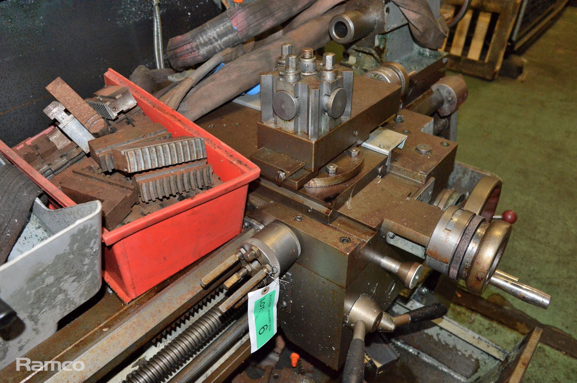 Colchester Triumph 2000 Lathe - 3 Jaw Chuck with teeth, Tail stock, Tool post holder - Image 5 of 11