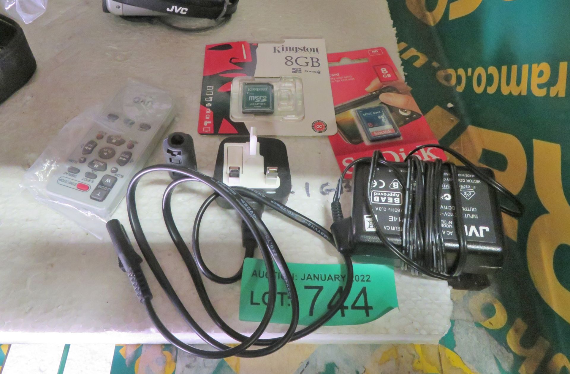 JVC GR D290U Mini DV Digital Video Camcorder & Accessories - Image 5 of 7