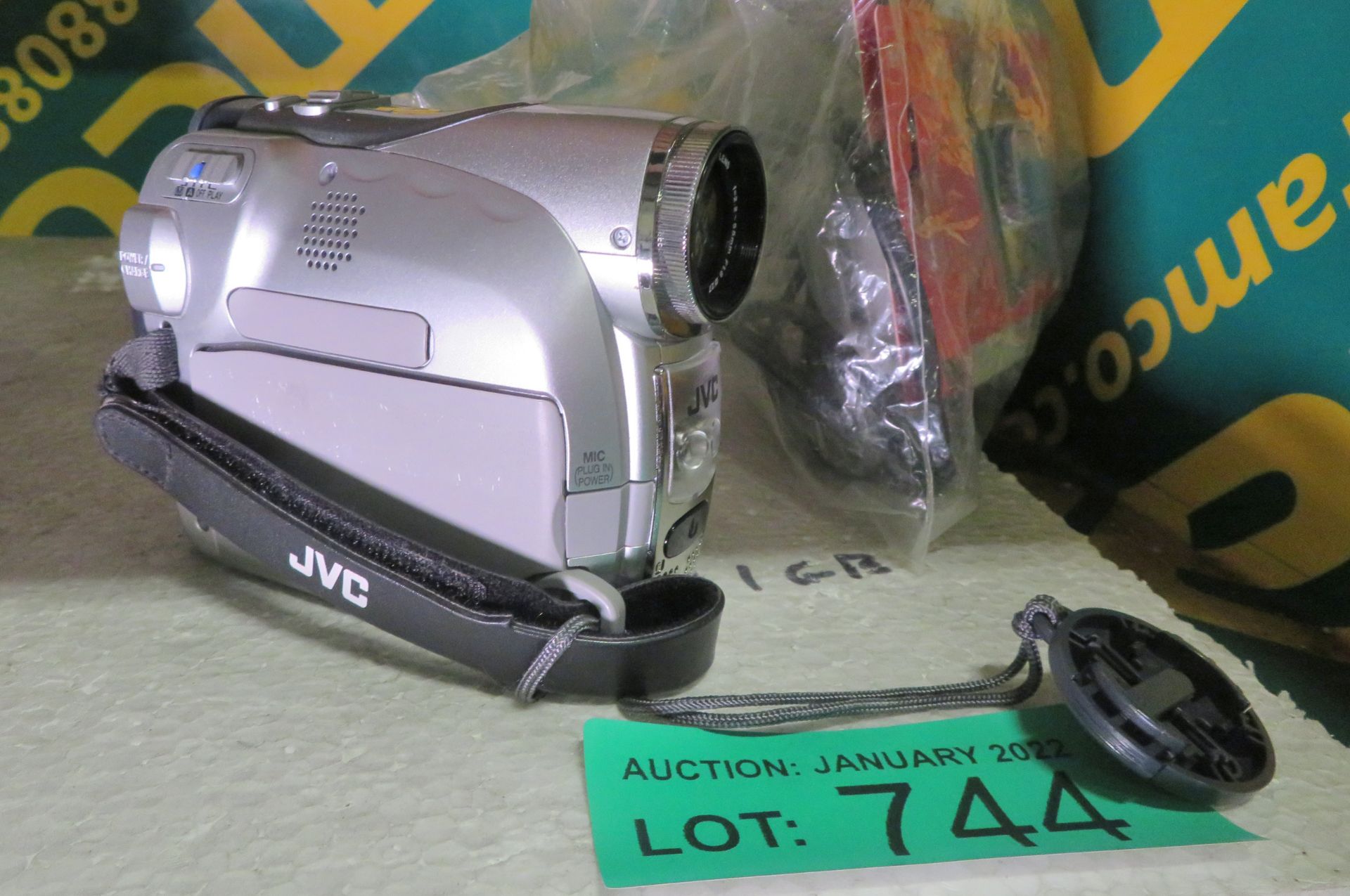 JVC GR D290U Mini DV Digital Video Camcorder & Accessories - Image 4 of 7