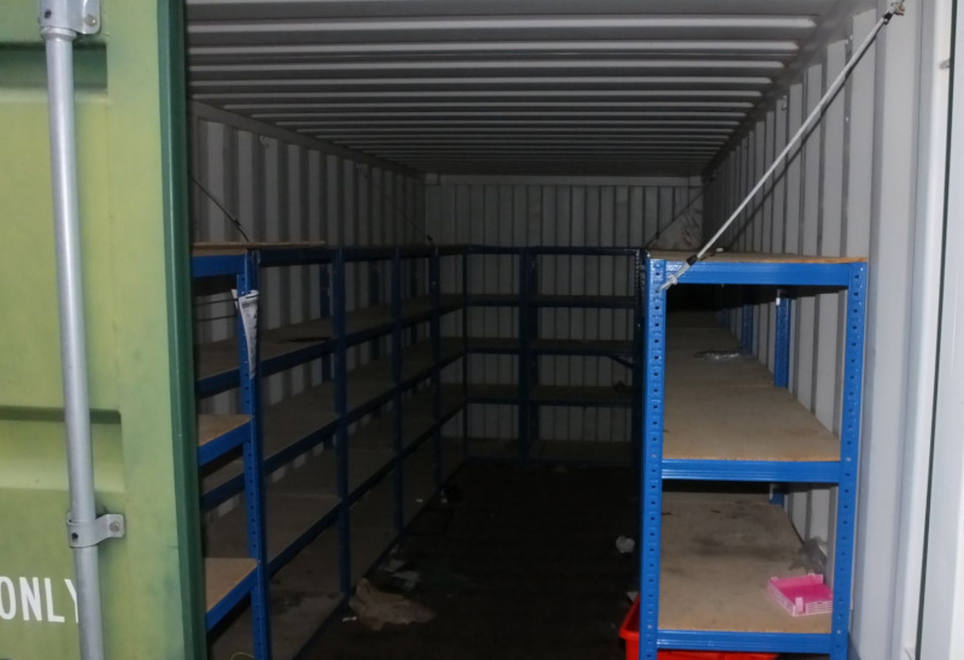 20ft ISO container - green - Type US-D240W - racking included - - LOCATED AT OUR CROFT SITE - Image 6 of 10
