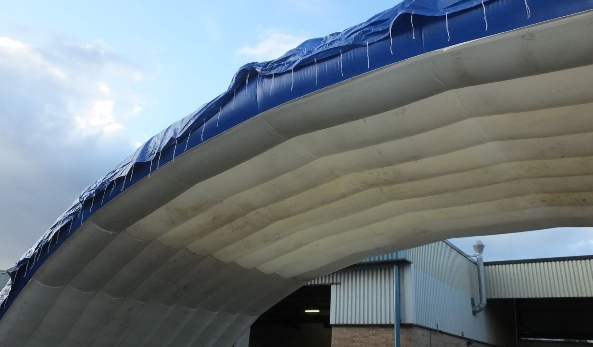 3 section inflatable shelter - Full details in description - Image 45 of 48