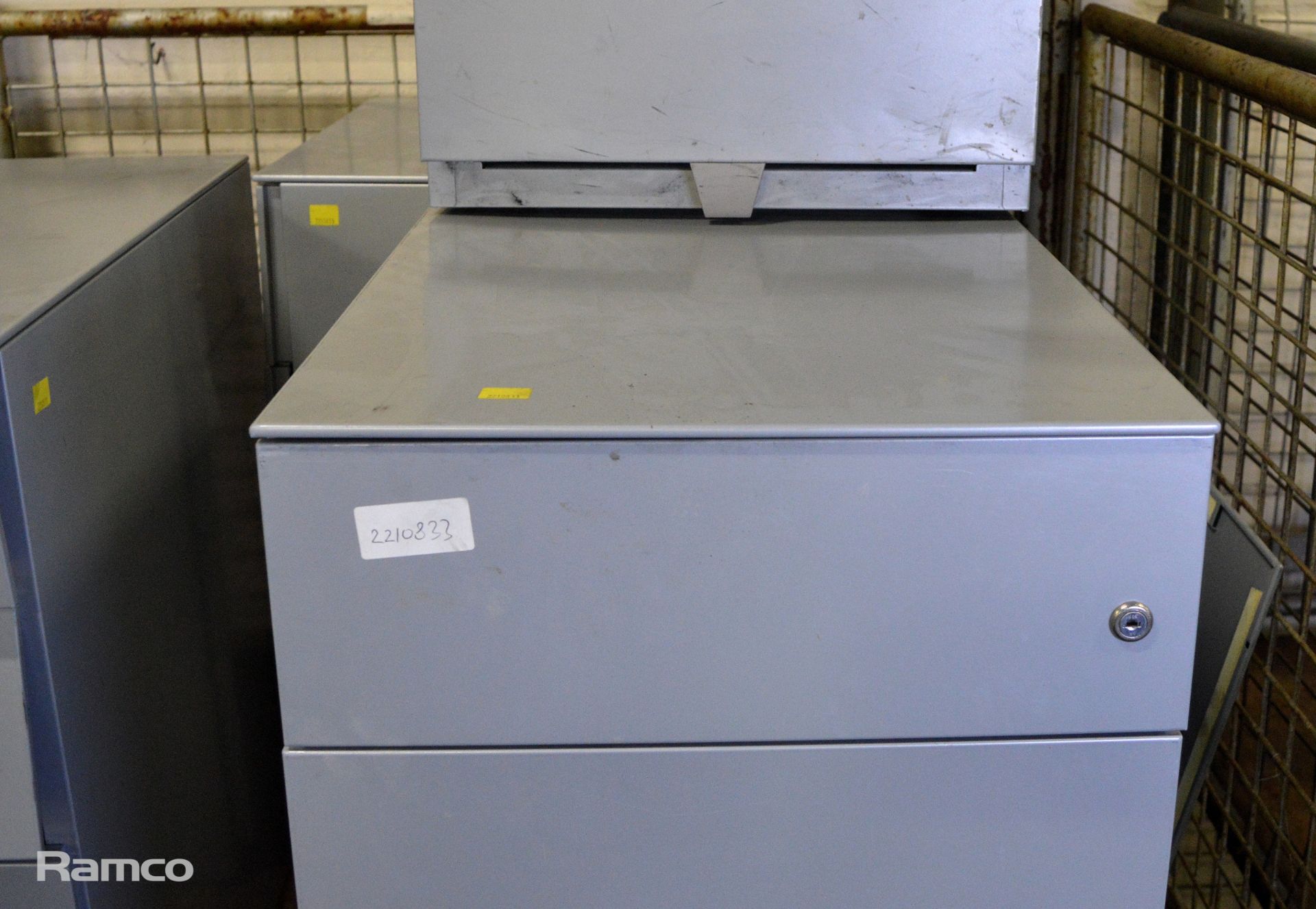 4x 3 Drawer Metal Desk Pedestals - L560 x W420 x H650mm (please see pictures for condition - Image 5 of 6
