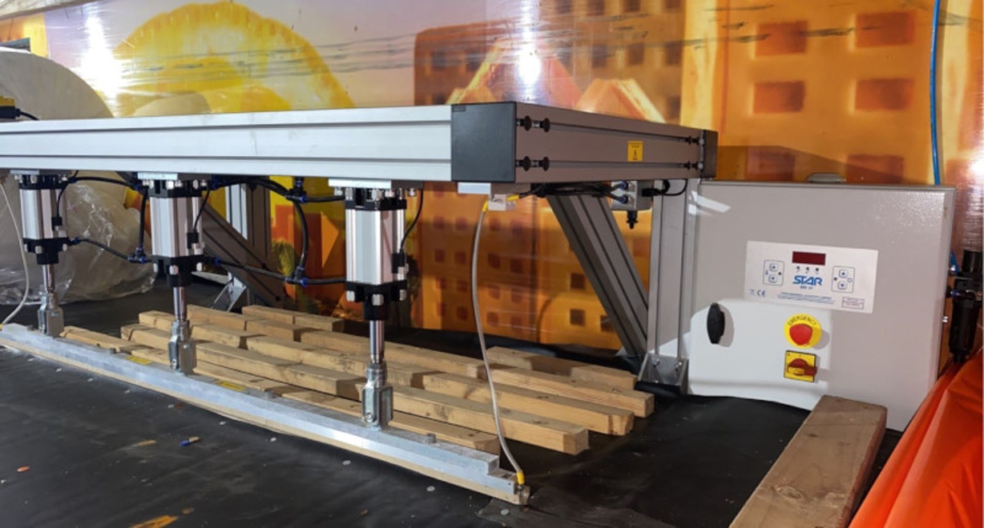 Gantry heat sealer (unused) - Jaw width 1370mm - Overall machine width including control p - Image 2 of 3
