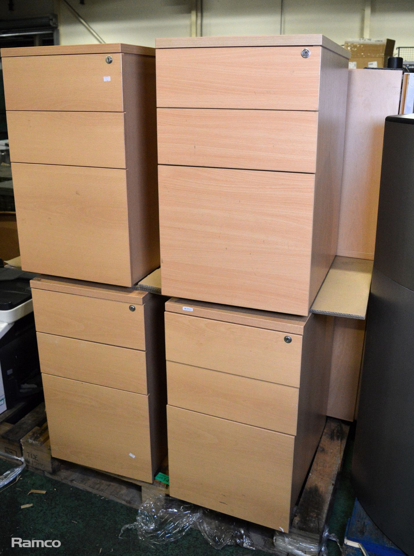 8x Mobile Pedestals 2 & 3 Drawer Units - no keys