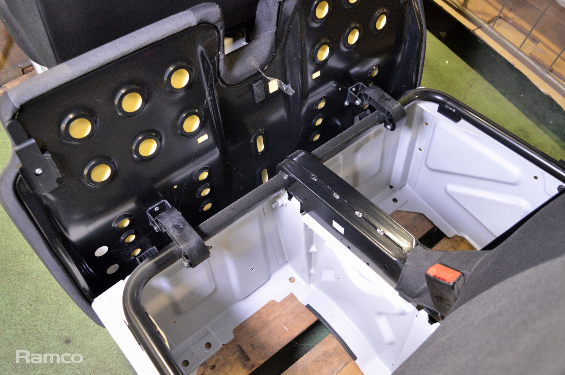 VW Van double seat assembly - Image 5 of 5