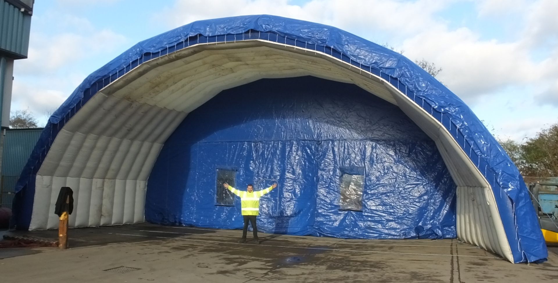 3 section inflatable shelter - Full details in description