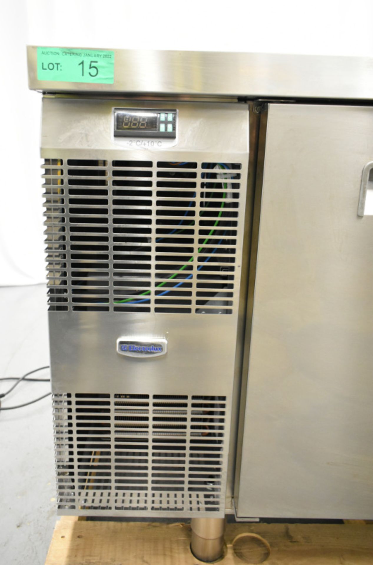 Electrolux double door undercounter Refrigerator - Image 3 of 9