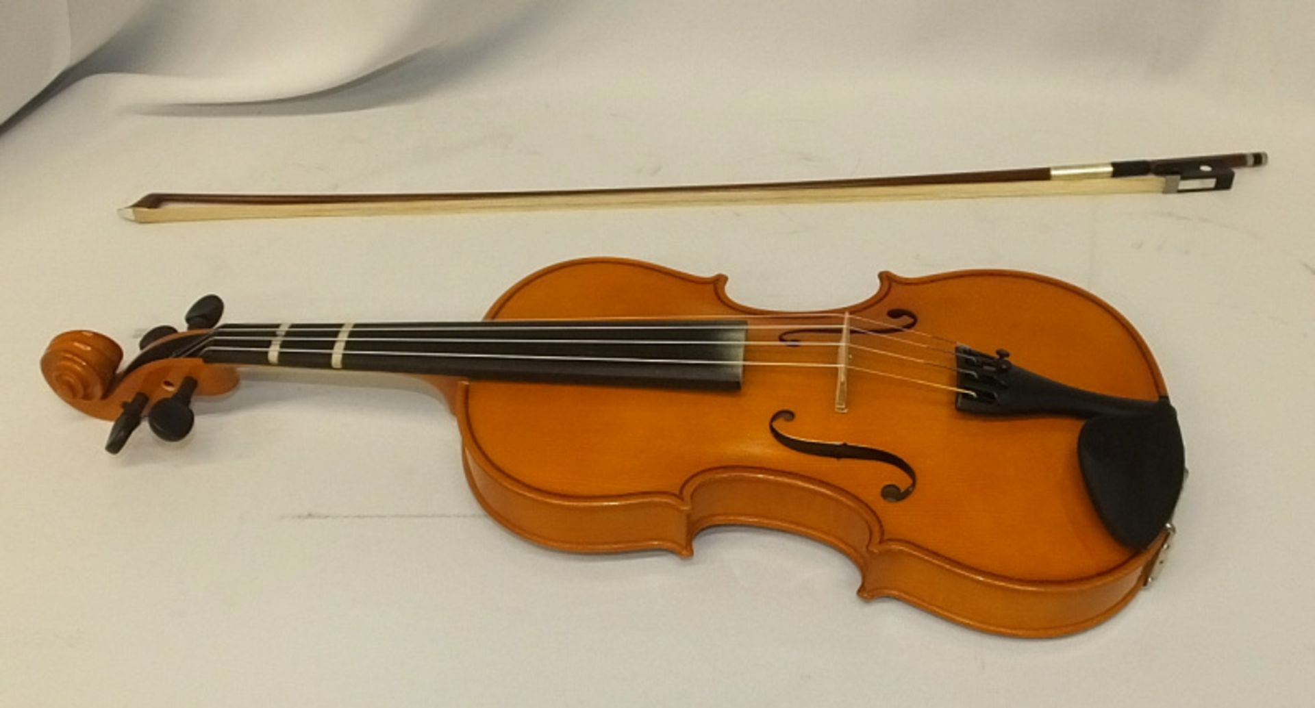 Andreas Zeller Violin & Case - Please check photos carefully for damaged or missing components - Image 2 of 17