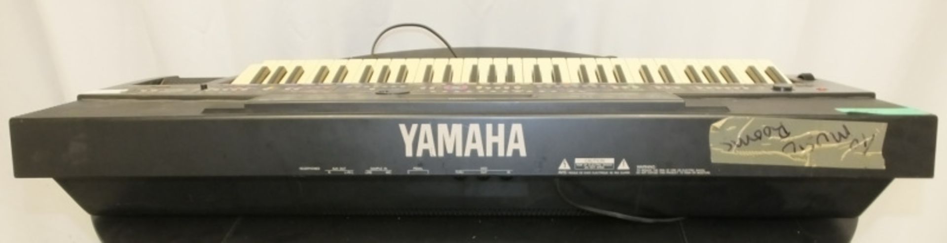 Yamaha PSR-2700 Keyboard - Image 9 of 10