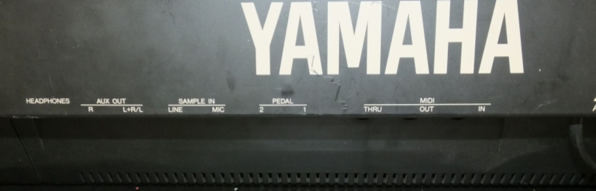 Yamaha PSR-2700 Keyboard - Image 10 of 10