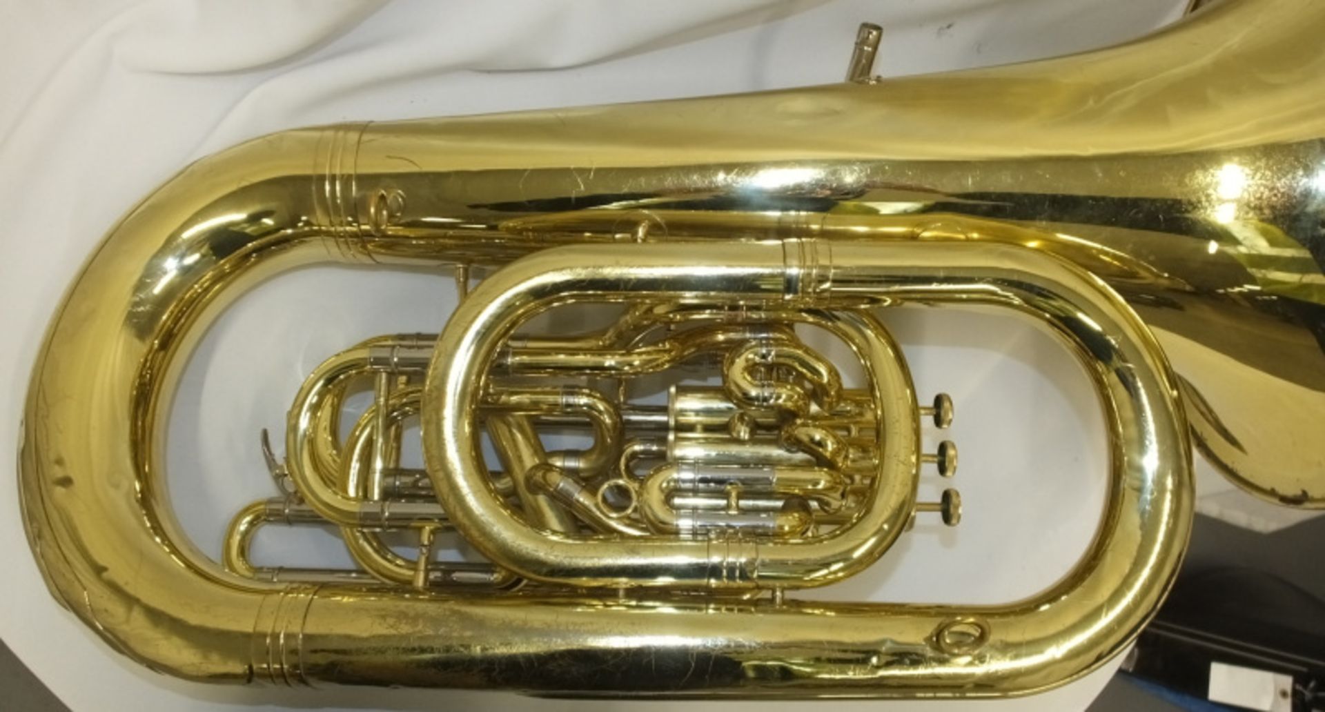 Yamaha YEB631 Tuba with 2x Denis Wick mouthpieces in case - Serial number 100357 - Image 10 of 23