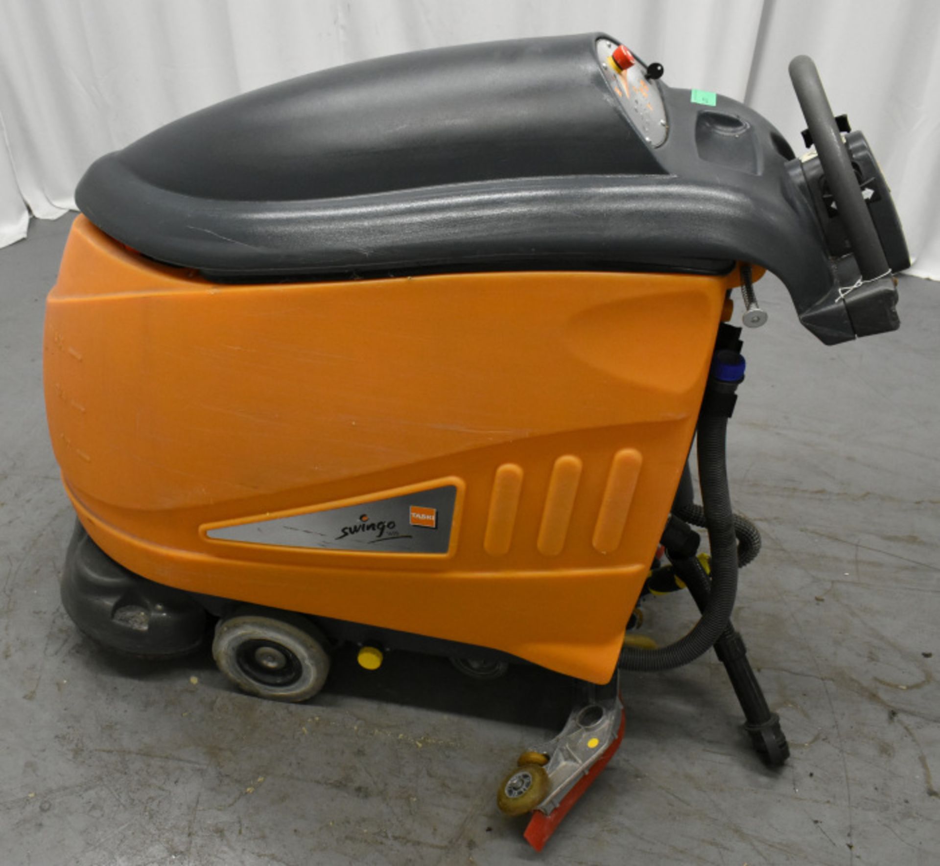 Taski Swingo 1650 Floor Scrubber Dryer - Image 2 of 6