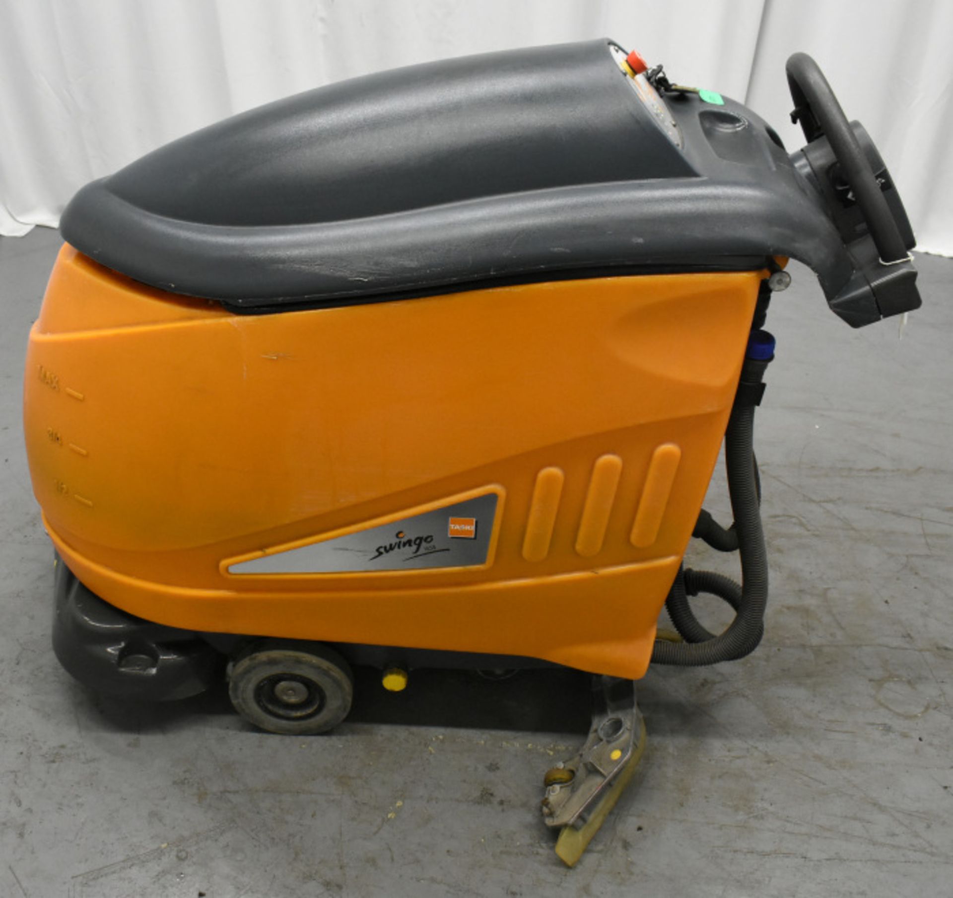 Taski Swingo 1650 Floor Scrubber Dryer - Image 2 of 6