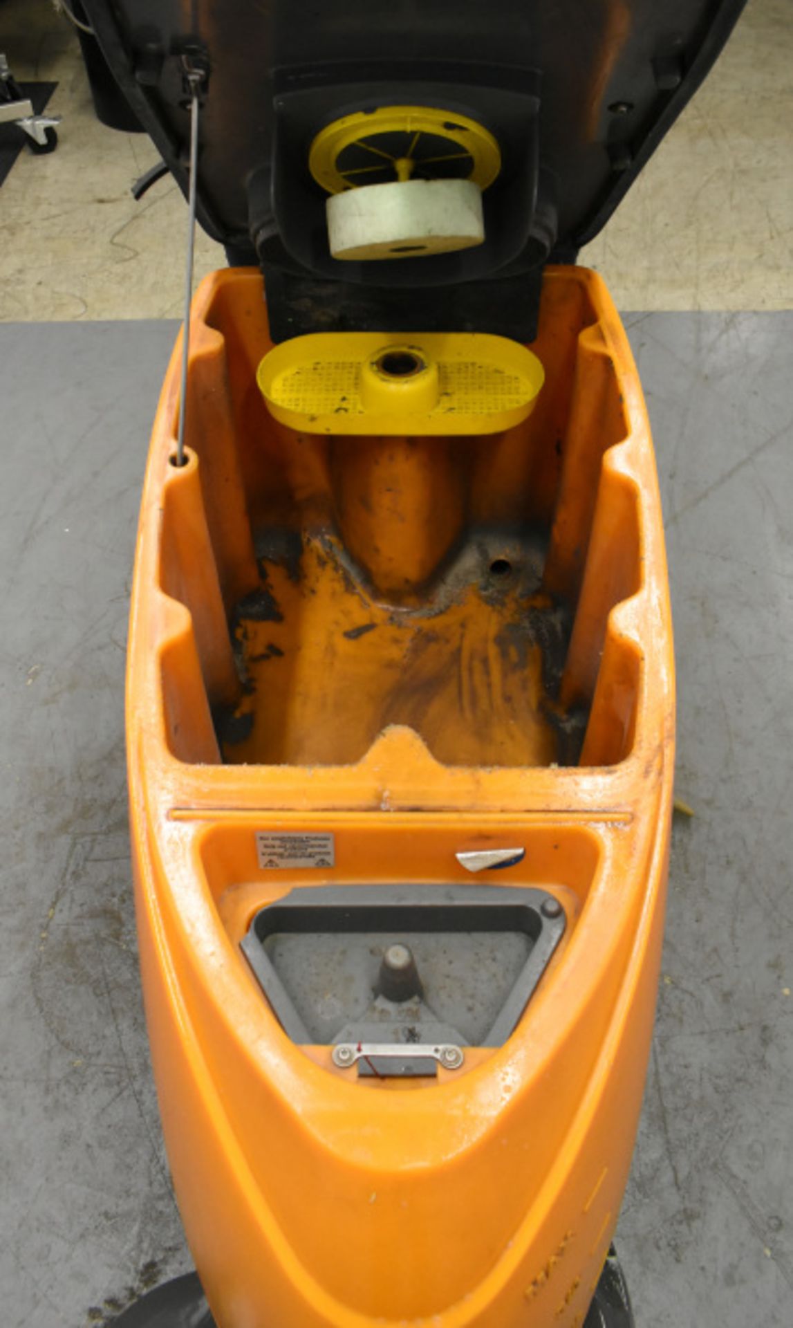 Taski Swingo 1650 Floor Scrubber Dryer - Image 5 of 6