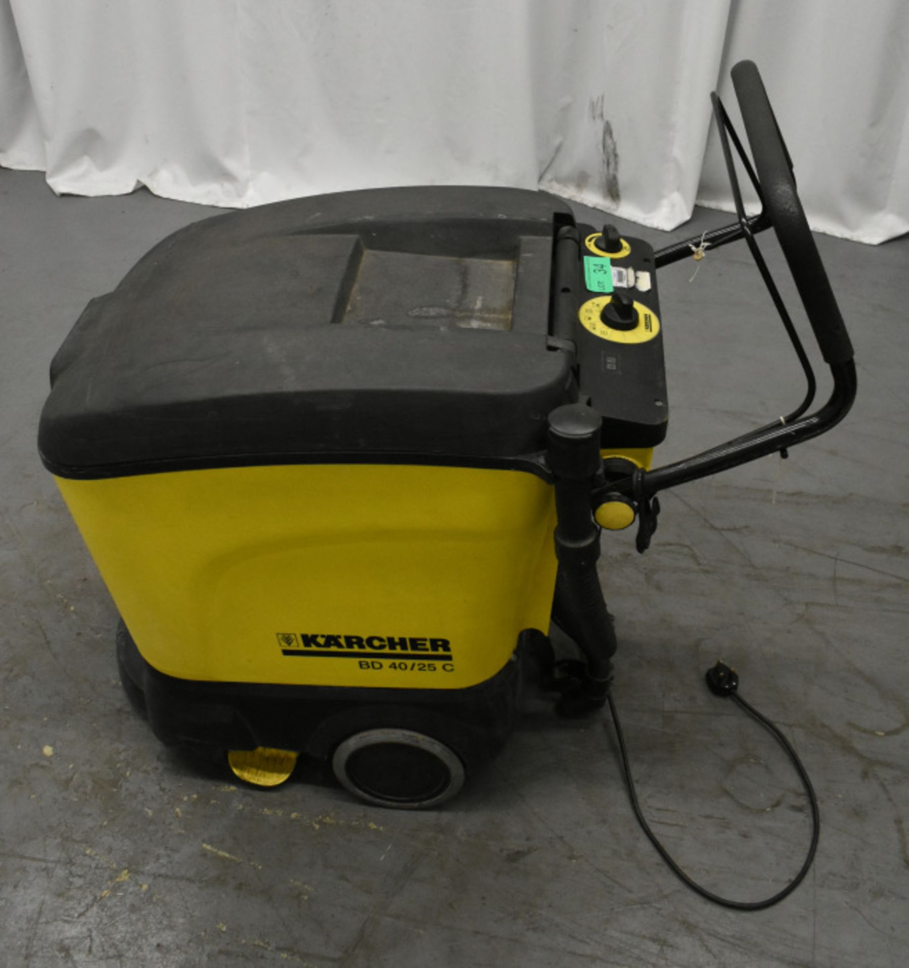 Karcher BD 40/25 Compact Scrubber Dryer, no power - Image 2 of 5