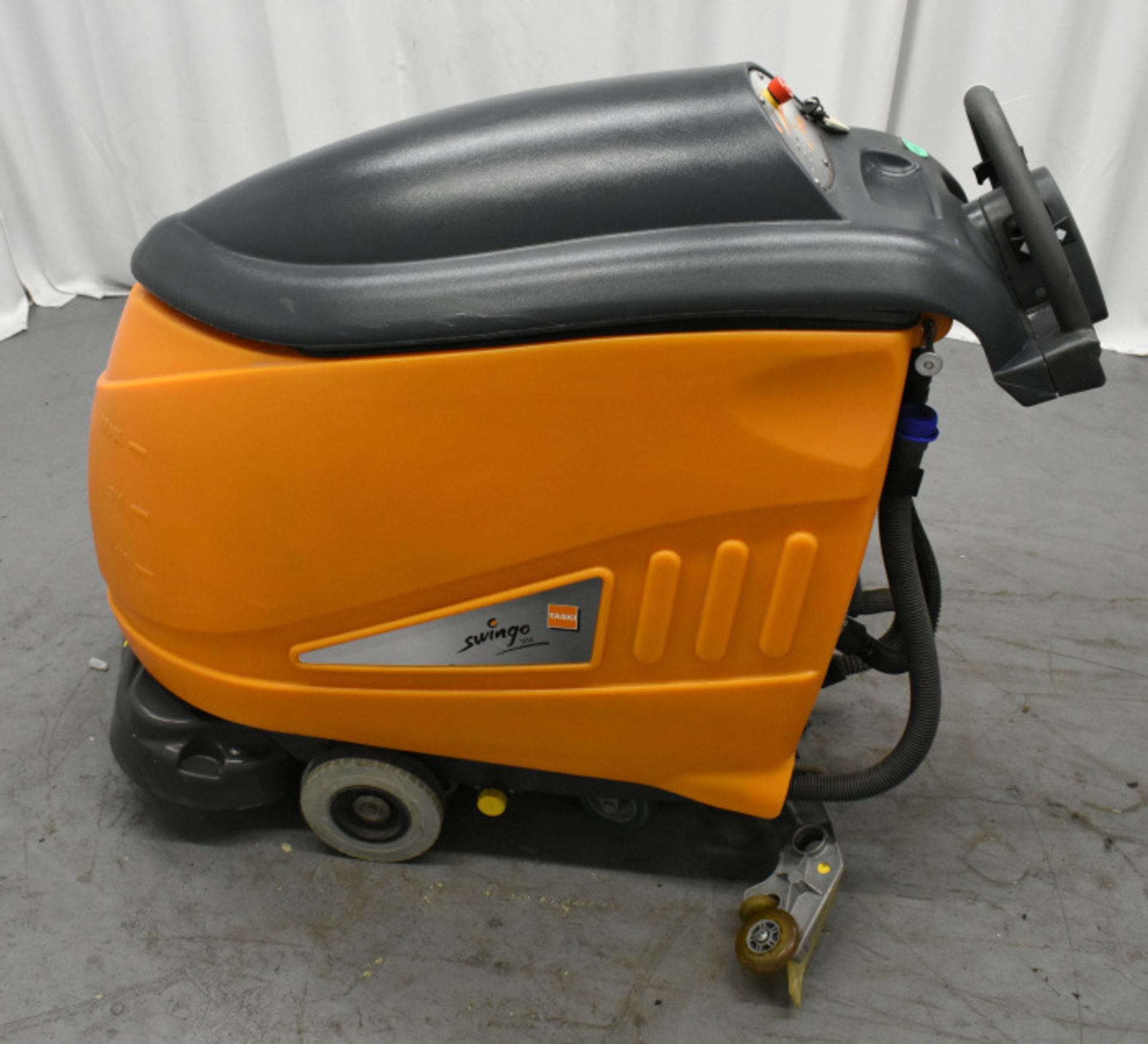 Taski Swingo 1650 Floor Scrubber Dryer - Image 2 of 6