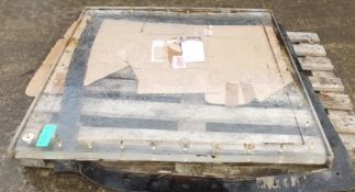 Strengthened Perspex Sheet - W 890mm x D 890mm x 40mm thick