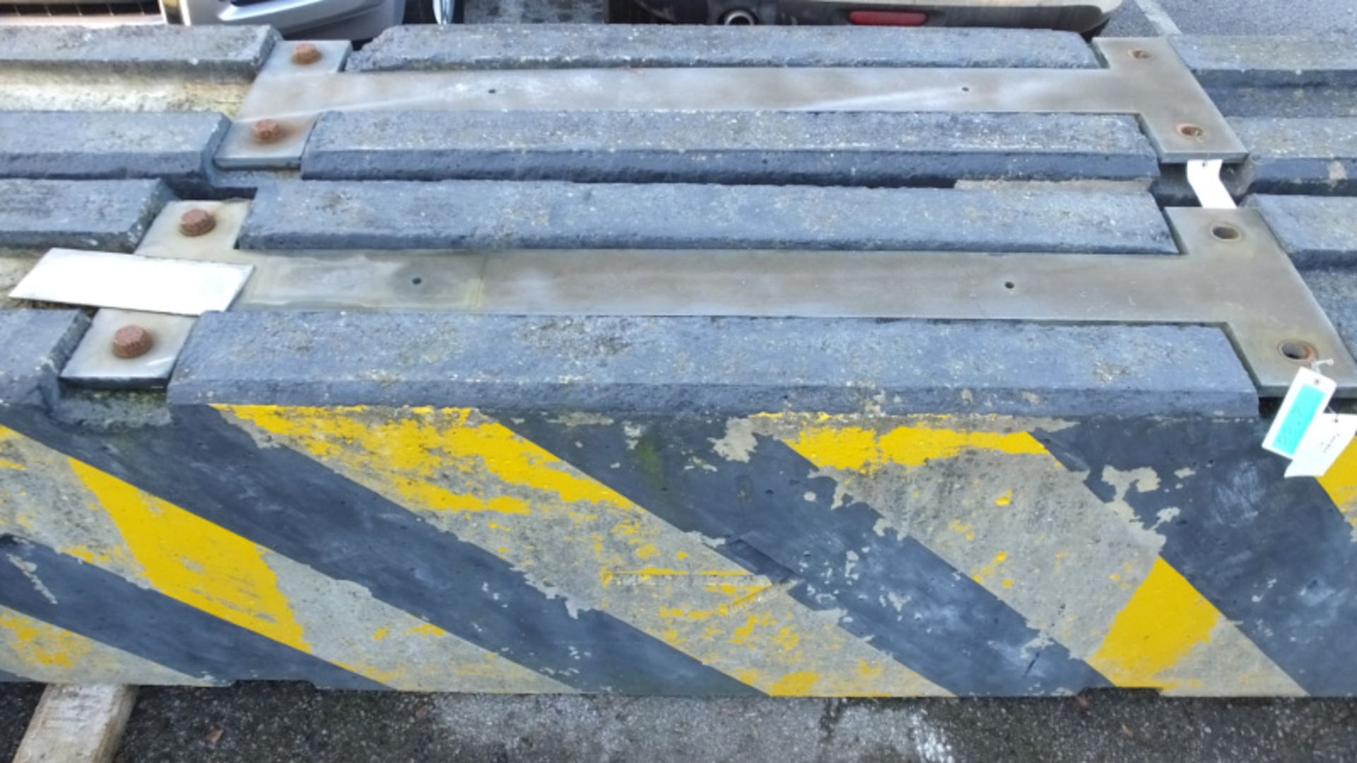 2x Heavy Duty Vertical Concrete Barriers W 3110 x D 460 x H 900mm - Each Block weighs appr - Image 3 of 3