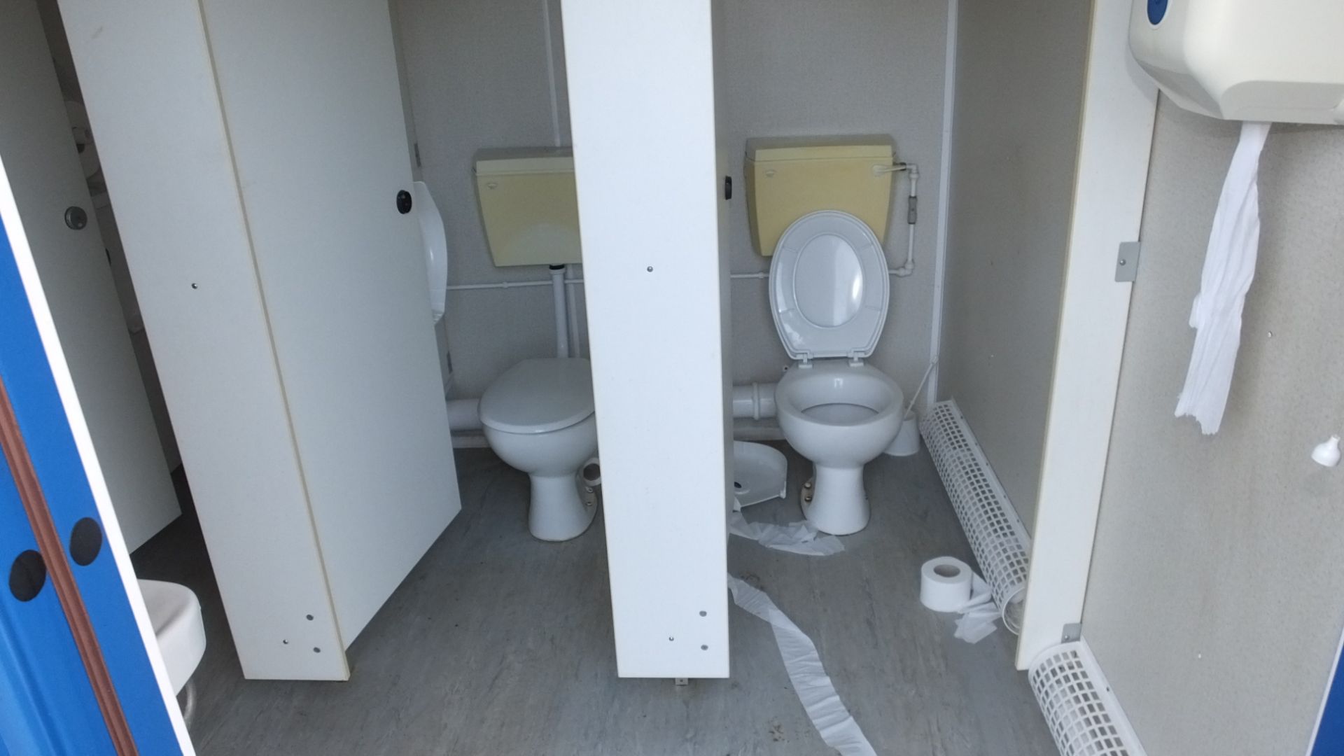 Blue Containerised Toilet Block - L 3050mm x D 2440mm x H 2600mm - Image 15 of 20