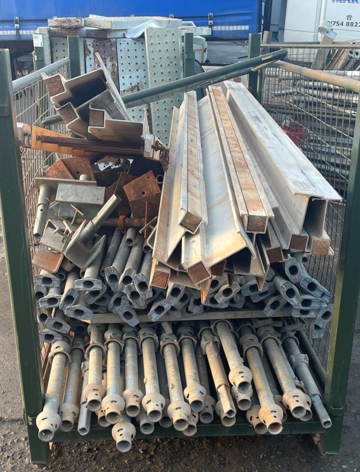 Various Cuplok scaffolding components - poles, planks, connectors - see pictures for more details - Image 16 of 38