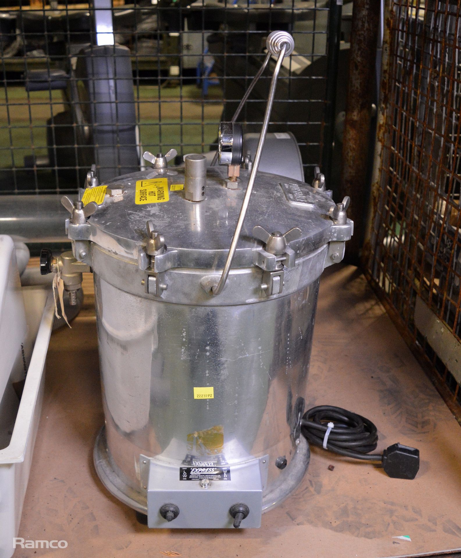 Dixons Surgical Express Pressure Vessel, Philip Harris 9 Ltr Spirometer Unit, Van de Graaf - Image 4 of 10