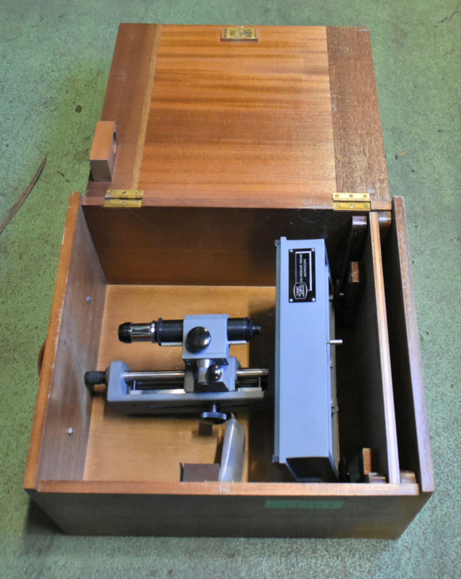 Griffin Co-Ordinate Vernier Microscope in case