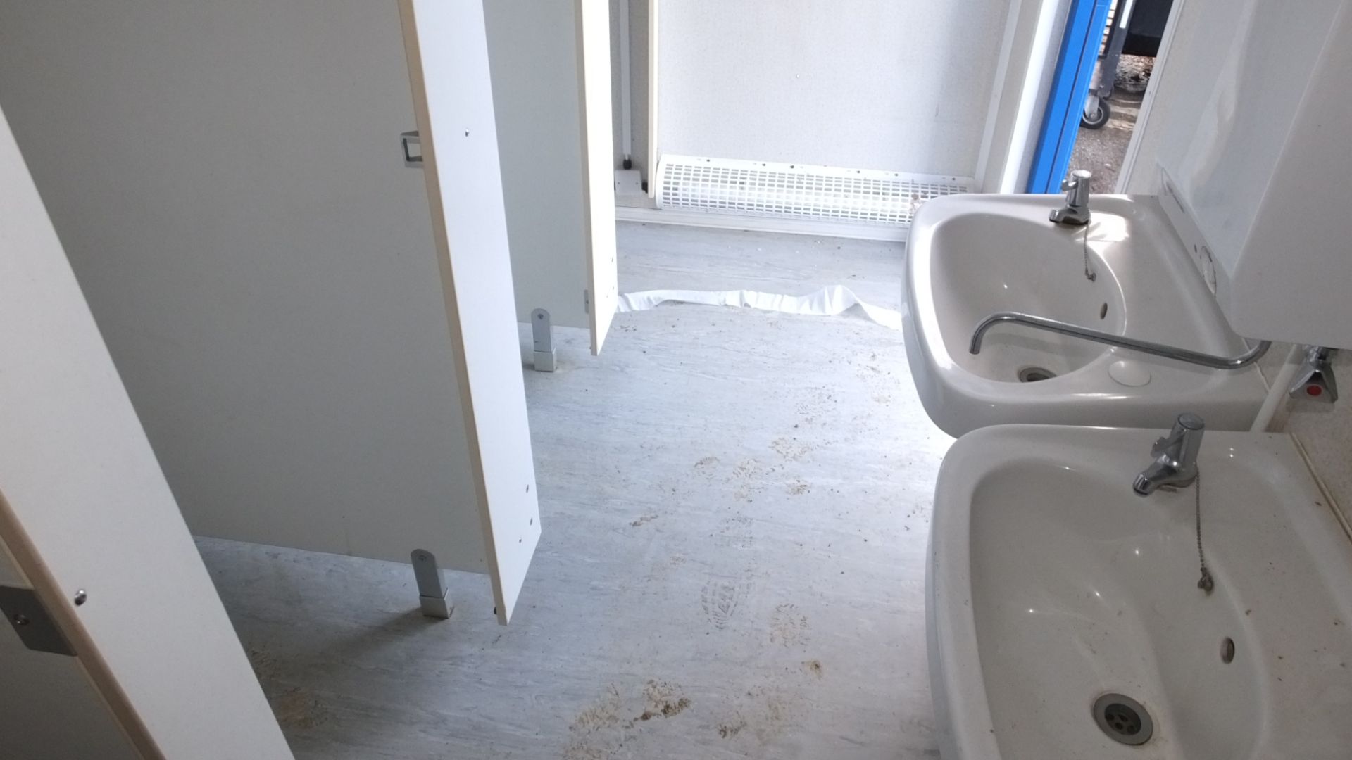 Blue Containerised Toilet Block - L 3050mm x D 2440mm x H 2600mm - Image 19 of 20