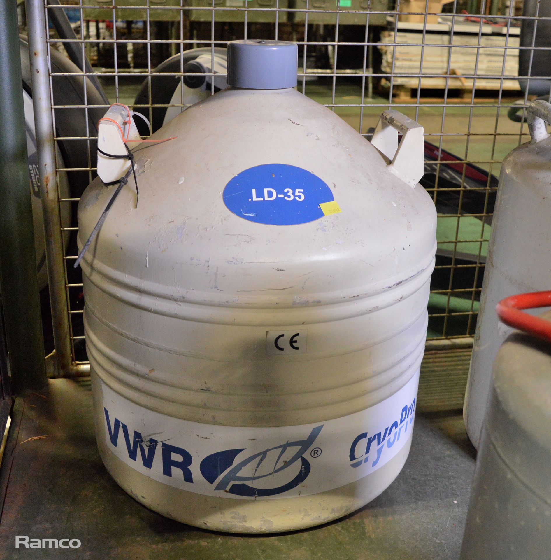 3x Cryogenic Liquid Gas Cylinders - BOC, VWR LD-35, Union carbide LR-10C - Image 2 of 5