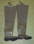 Dunlop Size 9 Green Waders