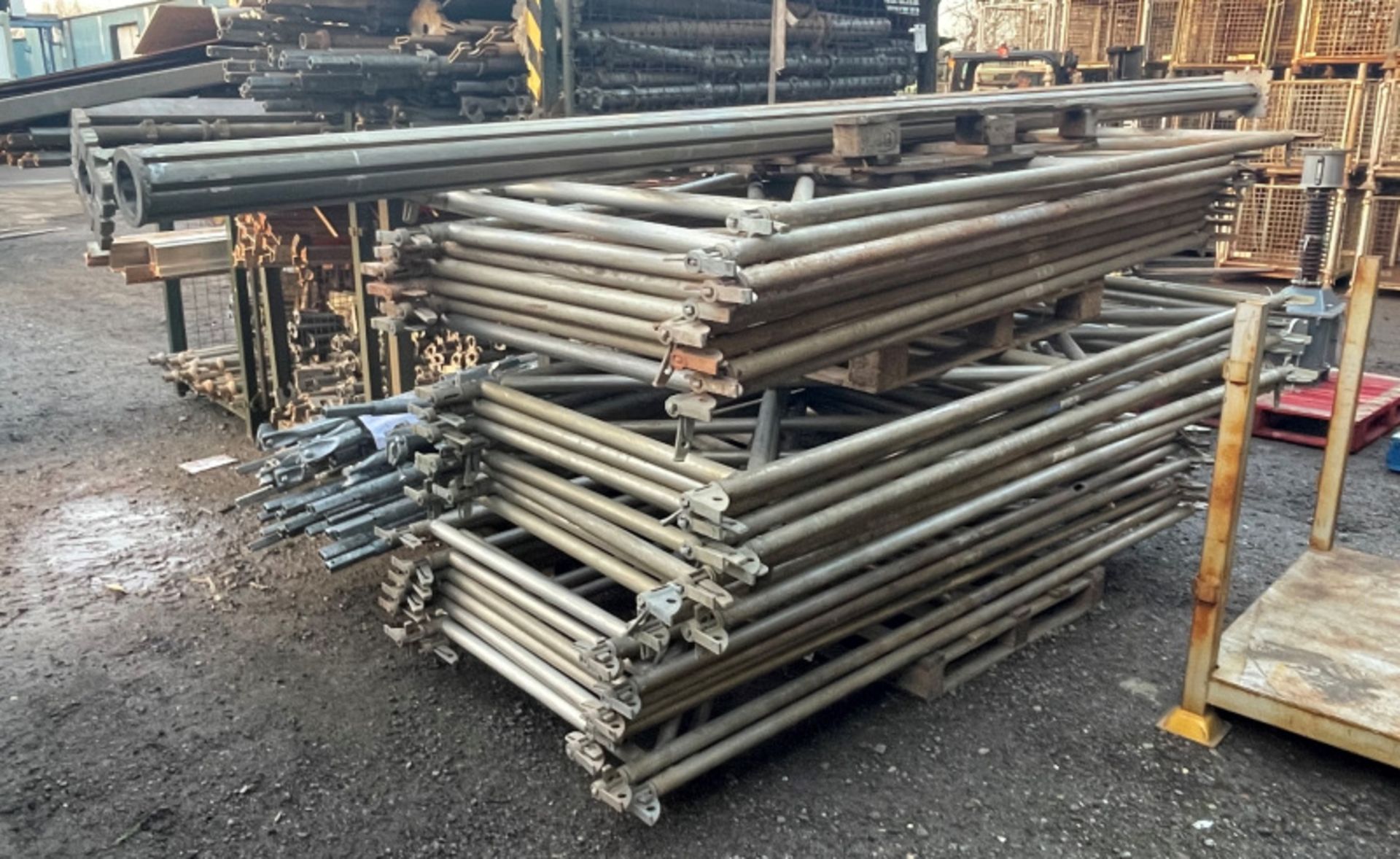 Various Cuplok scaffolding components - poles, planks, connectors - see pictures for more details - Image 34 of 38