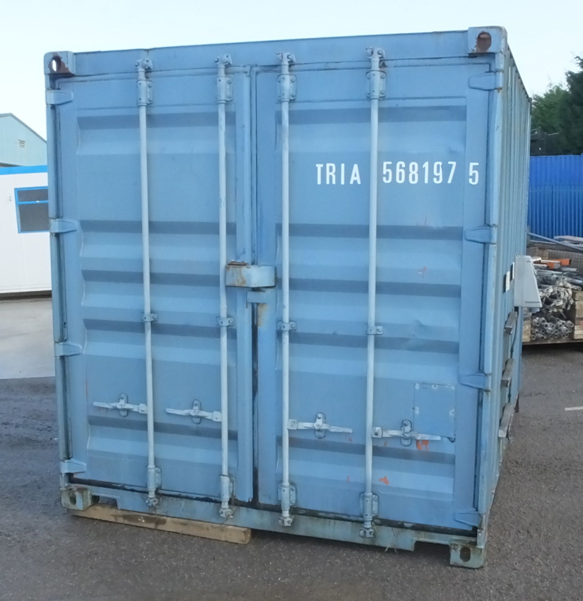 Blue ISO Container - L 3050mm x W 2440mm x H 2600mm - Image 2 of 10